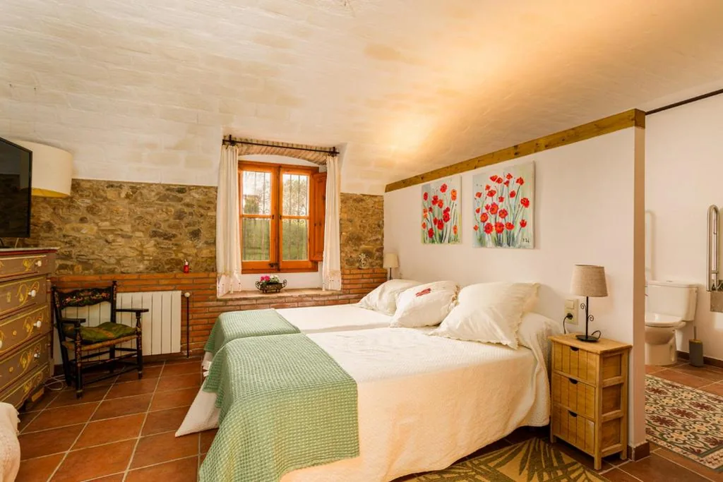 Triple Room with Private Bathroom — Mas Gran de Cruïlles - Mas Rural - Hotel & Events