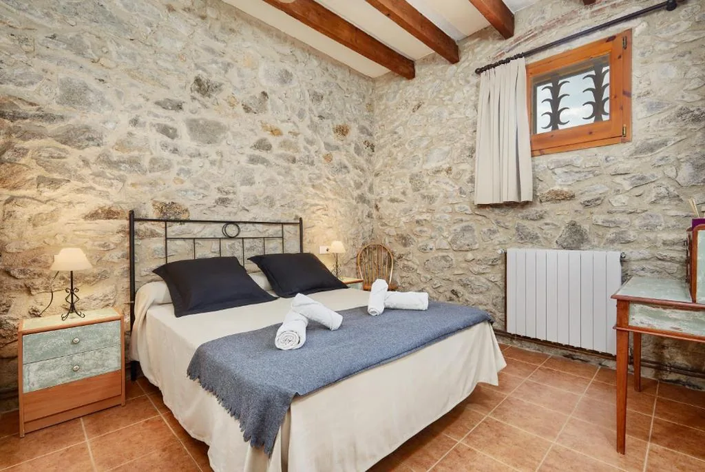 Driepersoonskamer Basic — Mas Ribas Turismo Rural