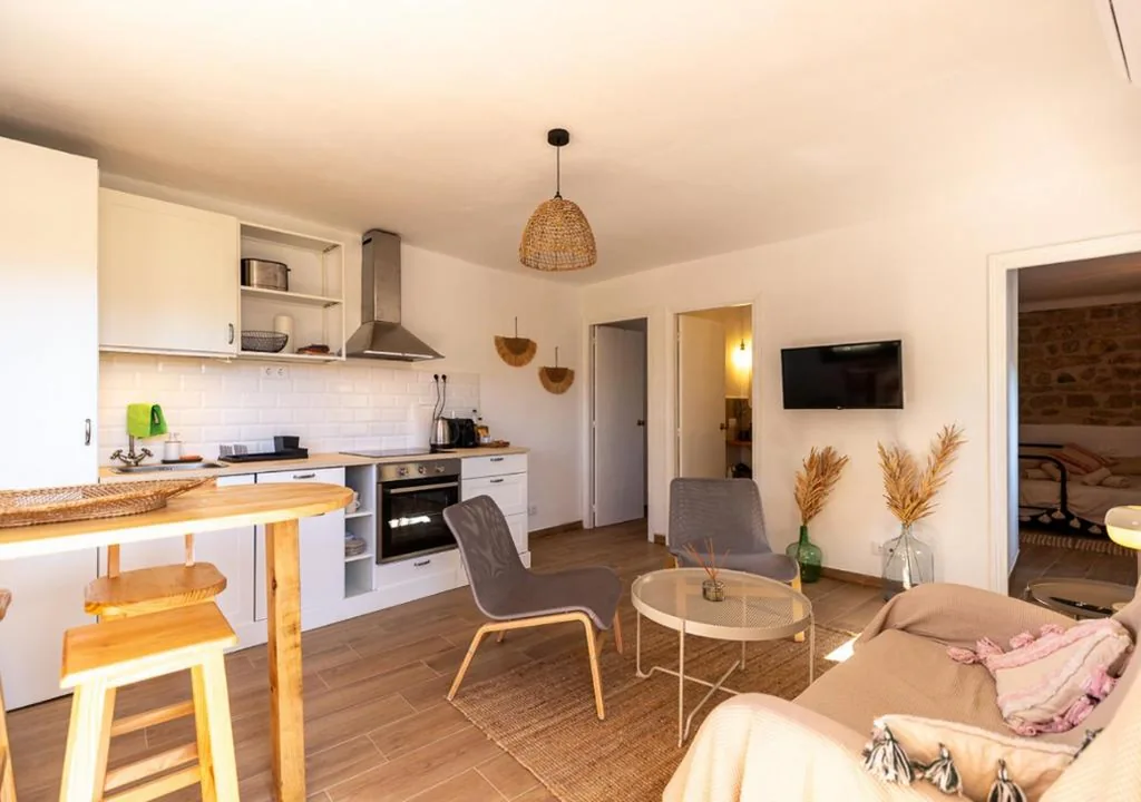 Appartement avec vue sur le jardin — Masia Aubareda
