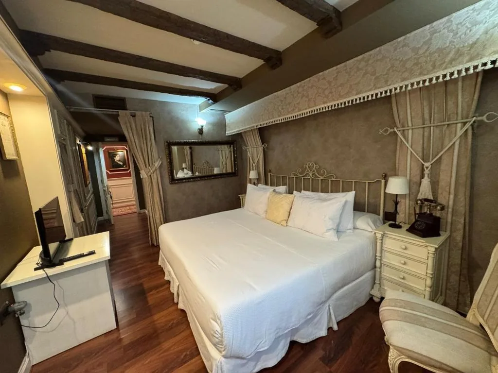 Habitación Deluxe - 1 cama grande — Masía De Lacy