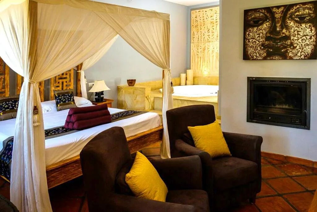 Suite con bañera de hidromasaje - Cama extragrande — Masía Durbá Hotel B&B