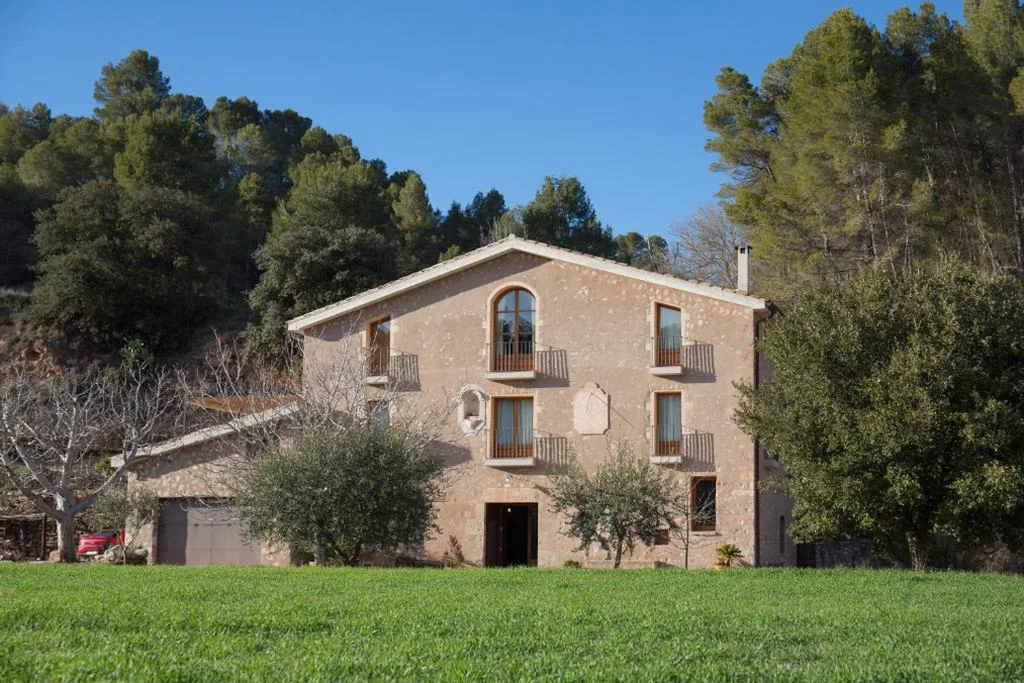 Villa — Masia Els Nocs