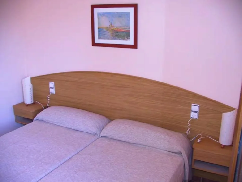 Doppelzimmer mit eigenem Bad — Masllandrich Hostal Rural