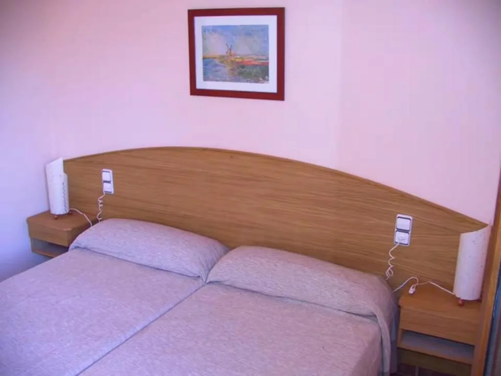 Dreibettzimmer mit eigenem Bad — Masllandrich Hostal Rural