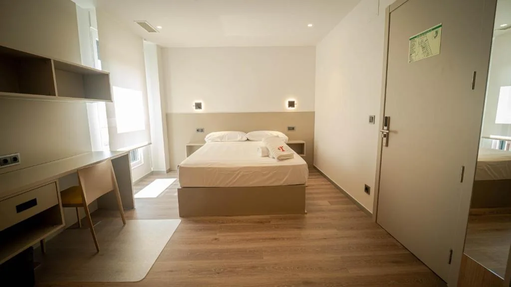 Habitación Doble con baño privado — Mass Rooms León Campus