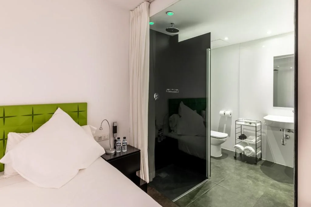 Ruime eenpersoonskamer — Mayerling Hotel