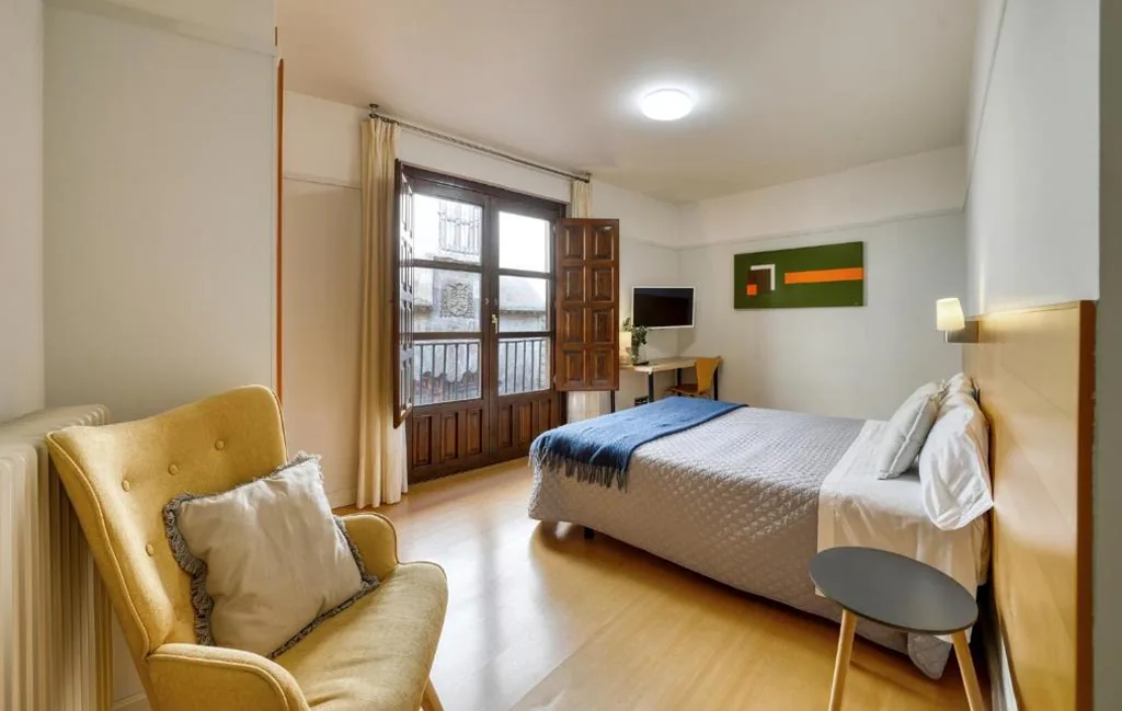 Double Room with Balcony — Mayor 71- El Hostalito