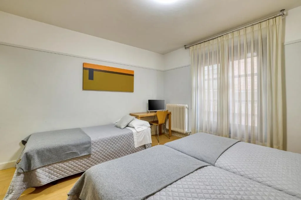 Triple Room with Balcony — Mayor 71- El Hostalito