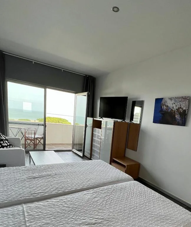 Quarto com Cama de Casal Grande e Vista Mar — Mazagonia