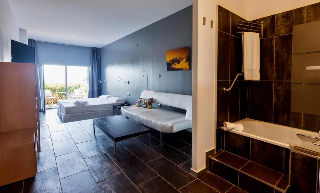 Quarto Duplo Super com Vista Mar - 2 camas — Mazagonia