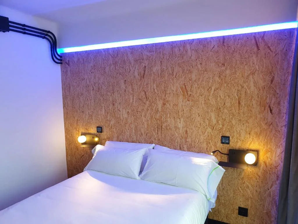 Habitación Doble con balcón — MB Hostels Premium ECO - Adults Recommended