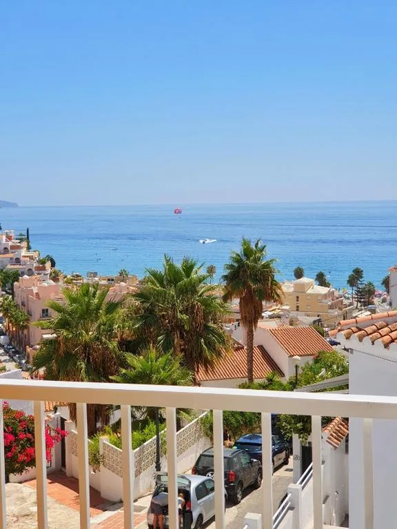 Habitación Doble Deluxe con balcón y vistas al mar — MB Hostels Premium ECO - Adults Recommended