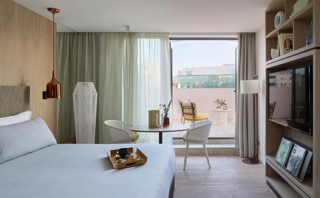 Camera Superior ME con terrazza e vista sulla città — ME by Meliá Barcelona