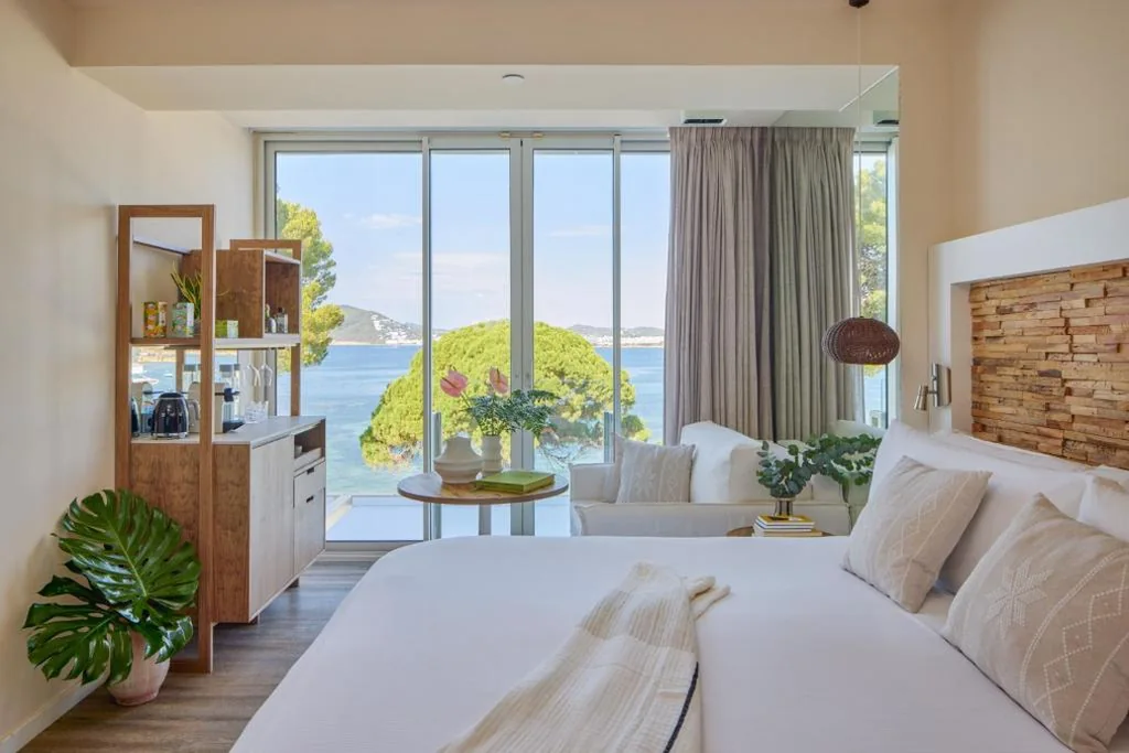 Superior ME Zimmer mit Meerblick — ME by Meliá Ibiza - The Leading Hotels of the World