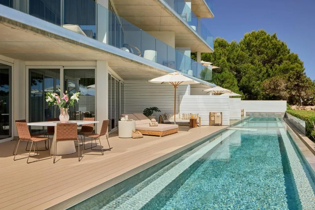 Ultimate ME Suite mit 3 Schlafzimmern und privatem Pool sowie Meerblick — ME by Meliá Ibiza - The Leading Hotels of the World