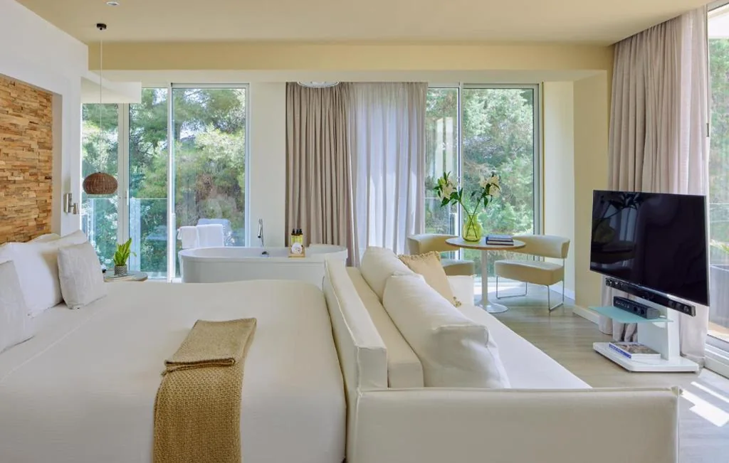 Junior Suite Extra ME+ mit Whirlpool und Meerblick — ME by Meliá Ibiza - The Leading Hotels of the World