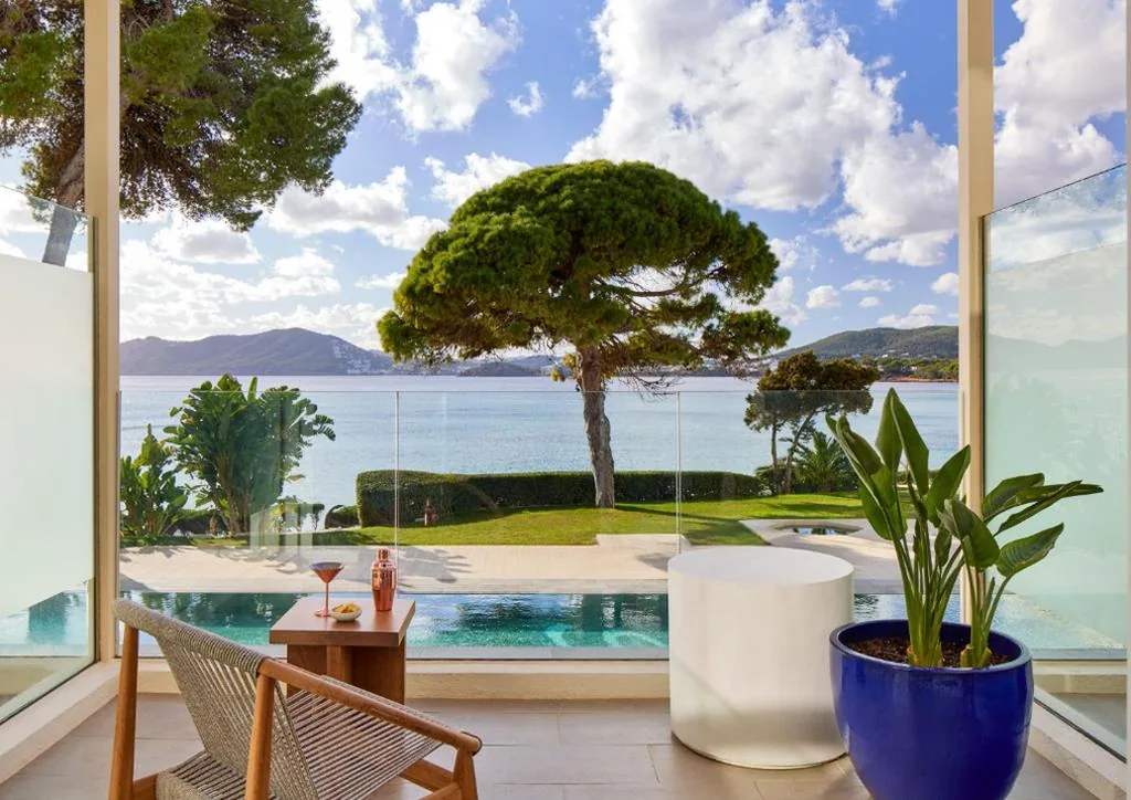 Junior Suite Extra ME+ mit Meerblick — ME by Meliá Ibiza - The Leading Hotels of the World