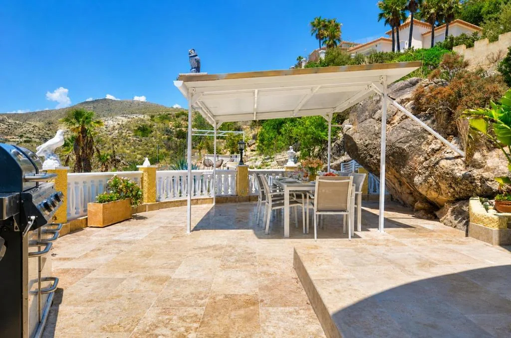 Mediterranean Luxury Villa by NRAS