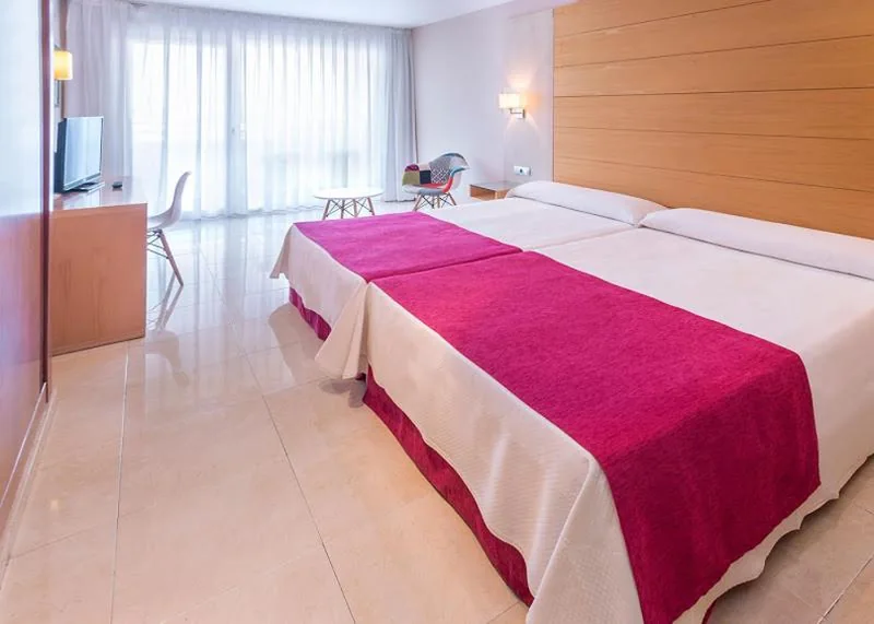 Suite Junior (2 adultos + 1 niño) — Mediterraneo Bay Hotel & Resort