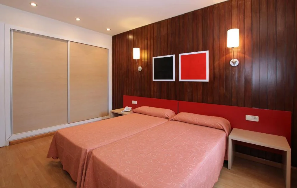 ダブルルーム－シングルベッド2台またはダブルベッド1台 — Medplaya Aparthotel Sant Eloi