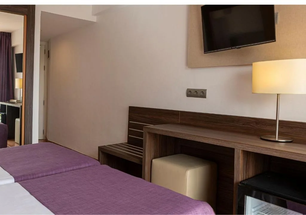 Driepersoonskamer met uitzicht op het zwembad (3 volwassenen) — MedPlaya Hotel Alba Beach