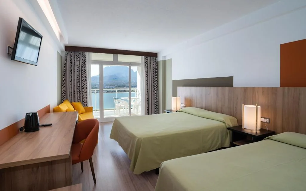 Habitación Familiar (2 adultos + 3 niños) — Medplaya Hotel Flamingo Oasis