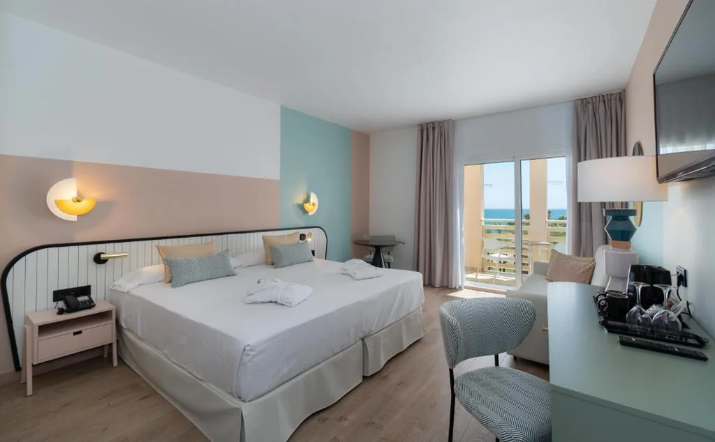 Club Superiorルーム・正面に海の景色（大人2名） — Medplaya Hotel Pez Espada