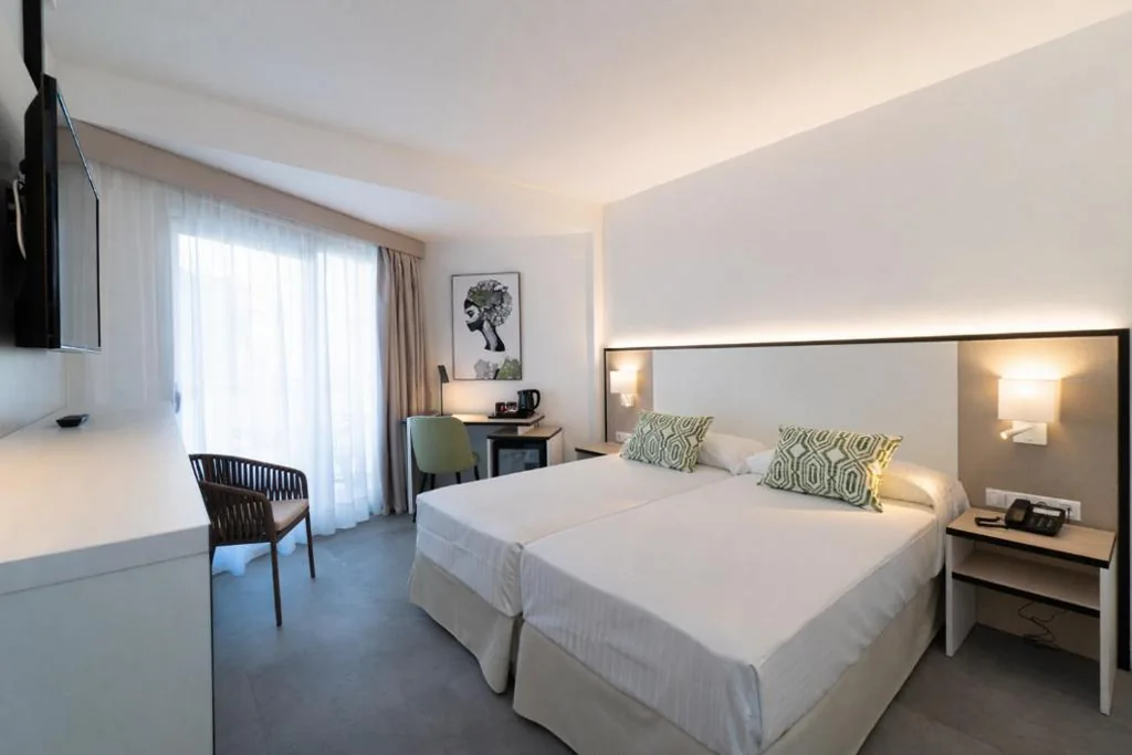 Doppelzimmer mit Balkon – 2 Betten — Medplaya Hotel Regente