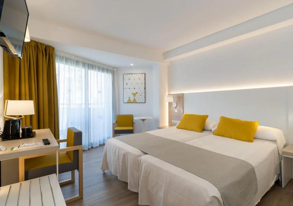 Alojamiento Familiar (3 adultos) — Medplaya Hotel Rio Park