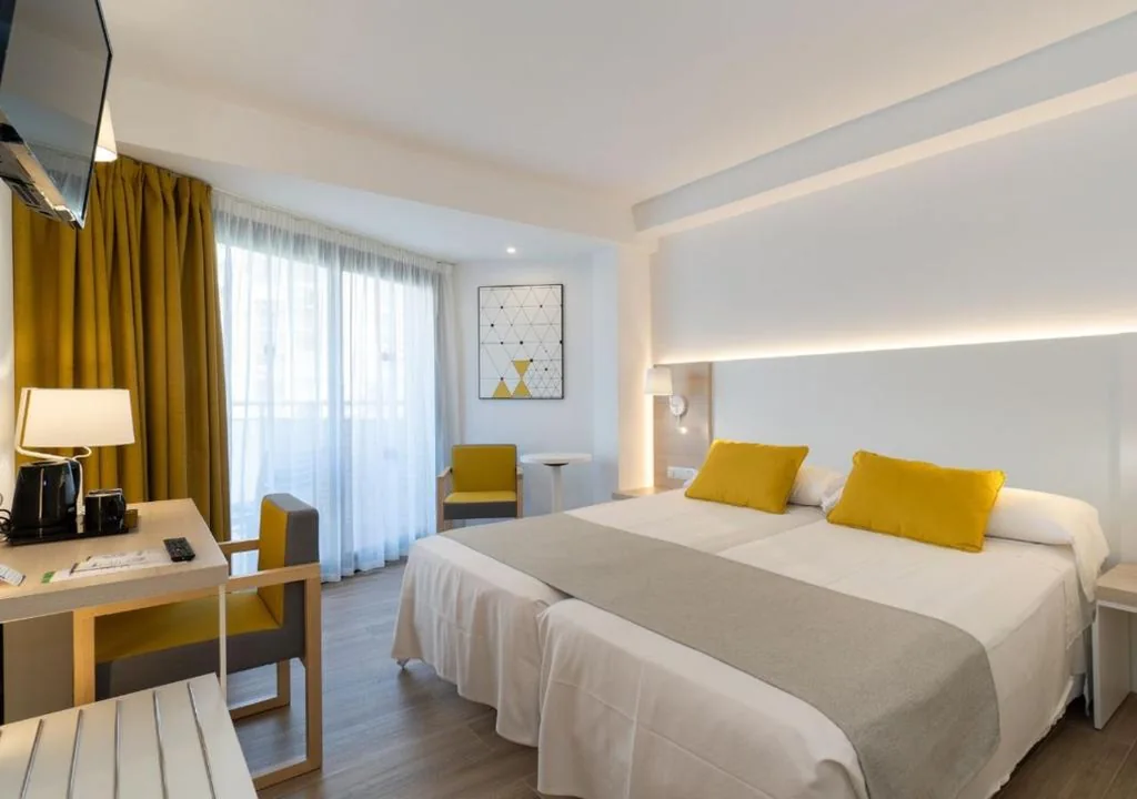 Habitación Familiar (2 adultos + 1 niño) — Medplaya Hotel Rio Park