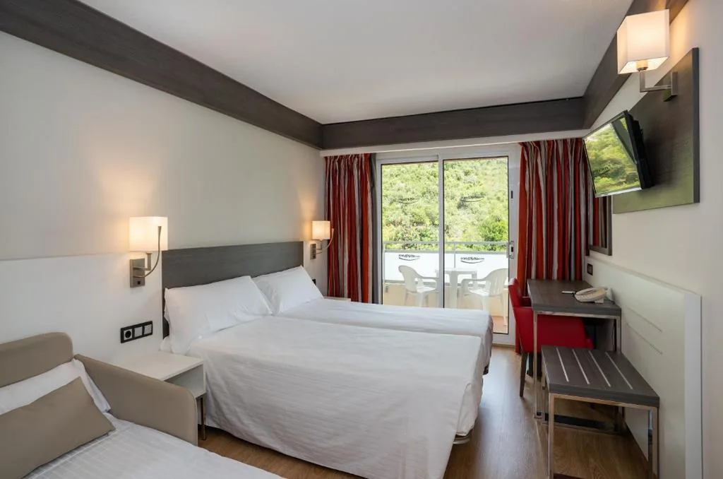 Double Room with Balcony (3 Adults) — Medplaya Hotel Santa Monica