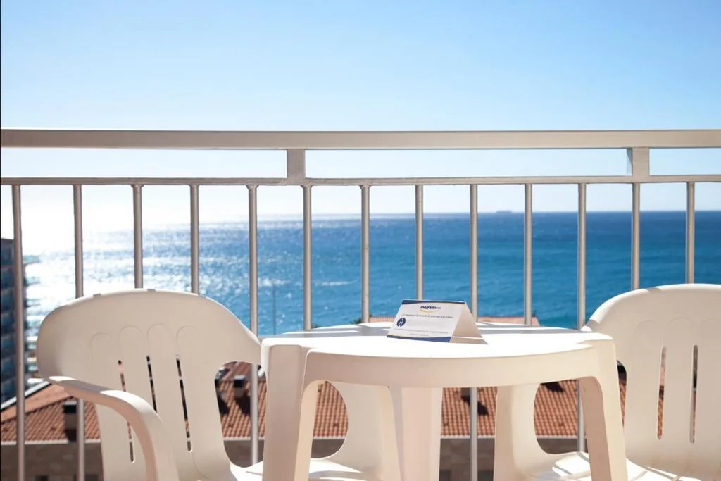 Double Room with Balcony and Sea View (2 Adults + 1 Child) - 1 or 2 Beds — Medplaya Hotel Santa Monica
