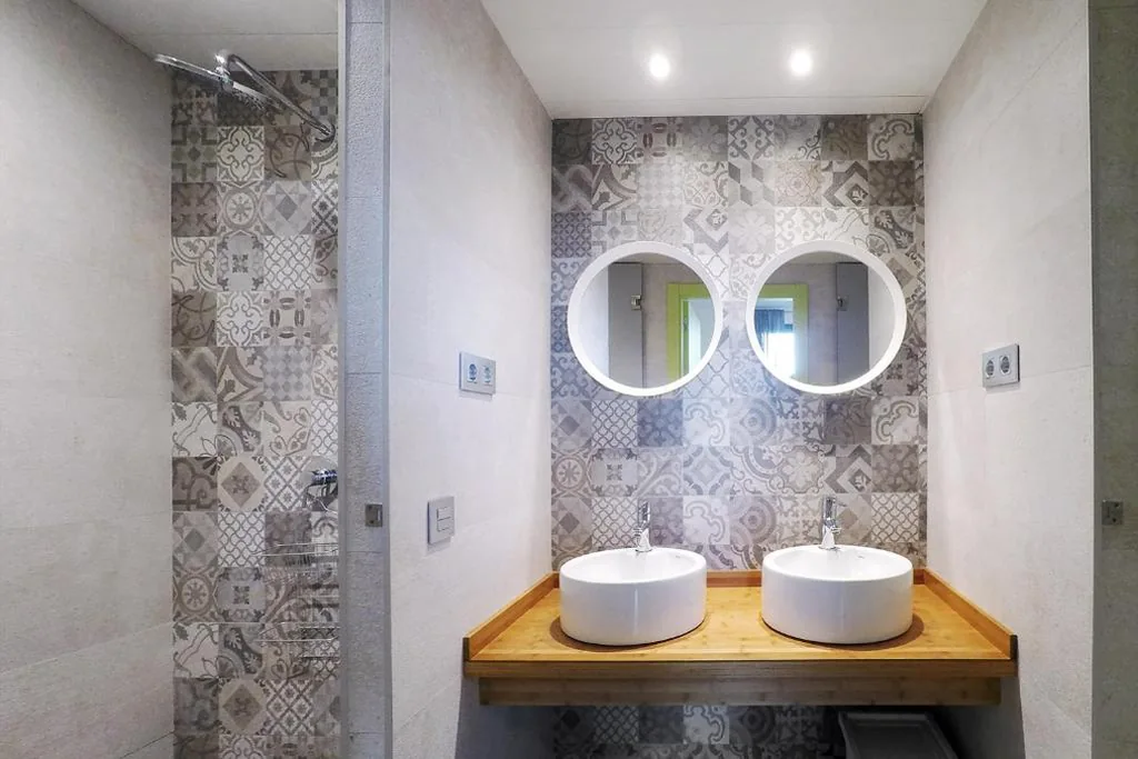 Quarto Duplo com casa de banho privada — Meeting Point Hostels