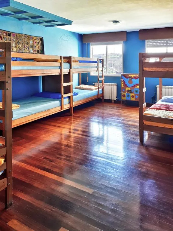 男女共用8人用ドミトリーのベッド — Meiga Backpackers Hostel