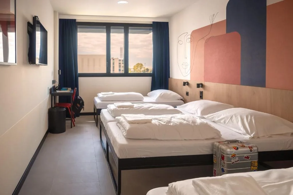Vierbettzimmer — MEININGER Hotel Barcelona Fira Gran Via