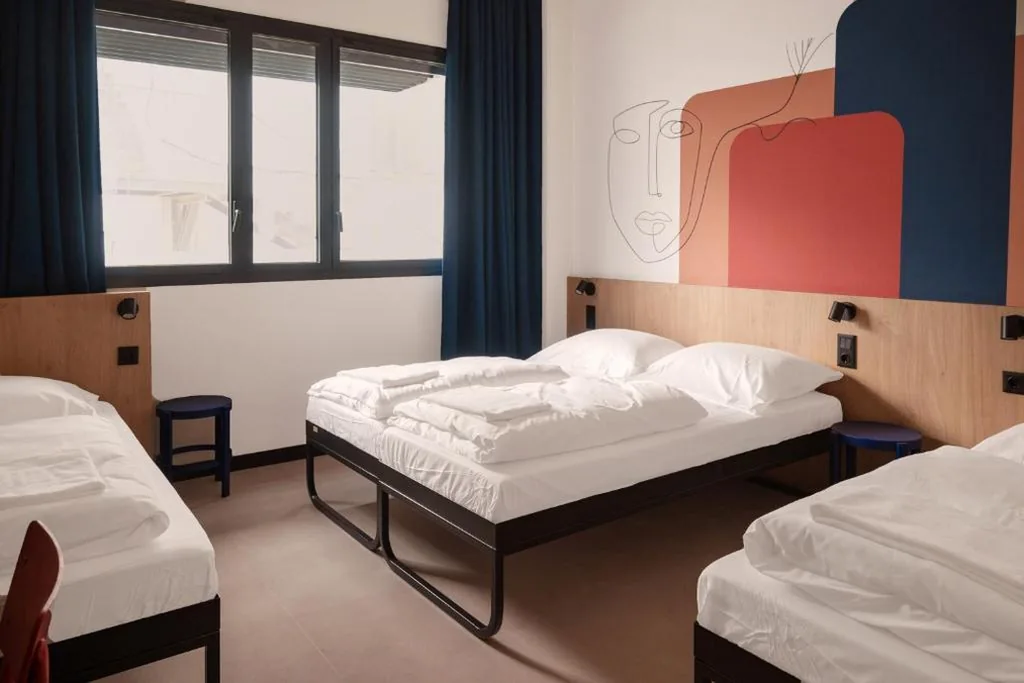 Vierbettzimmer — MEININGER Hotel Barcelona Fira Gran Via
