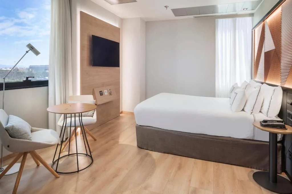 Camera Meliá con letto matrimoniale grande — Meliá Avenida América