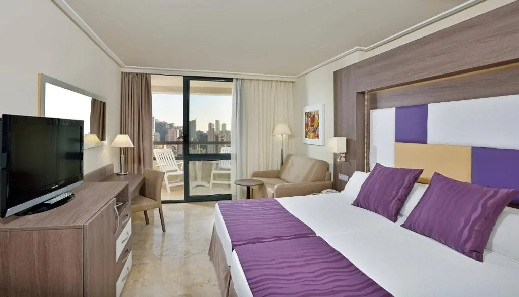 Meliá-Zimmer mit Blick auf den Horizont — Meliá Benidorm