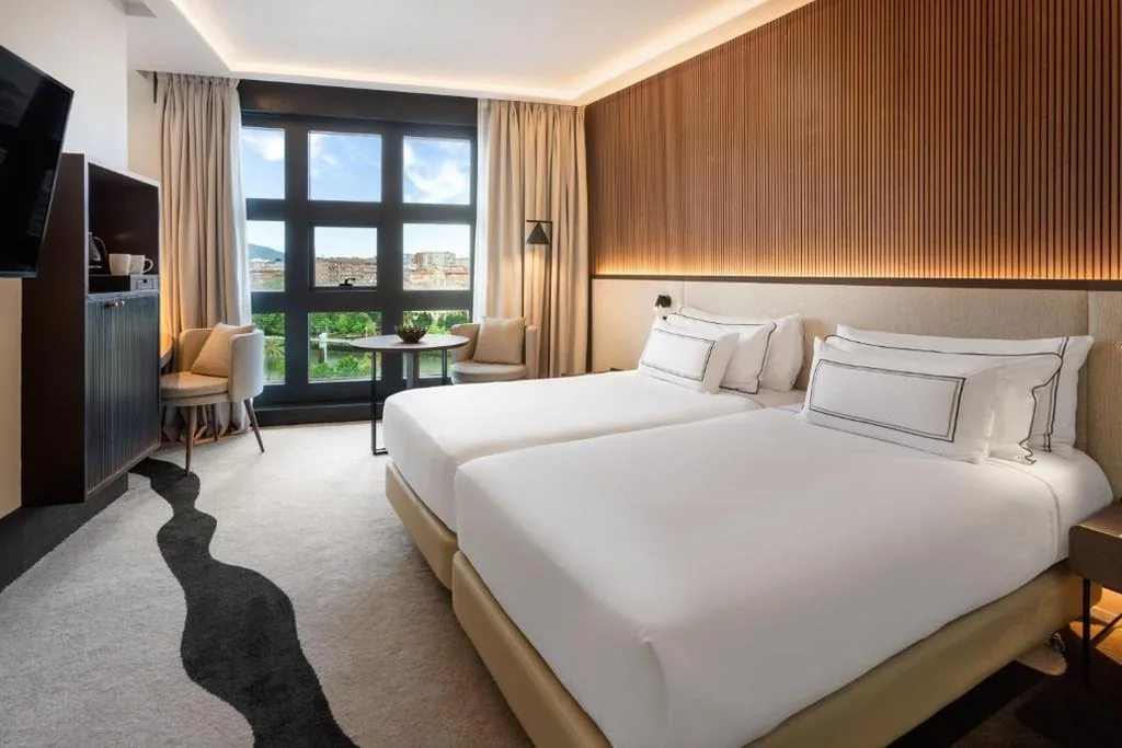 Meliá Zimmer mit Verbindungstür — Meliá Bilbao
