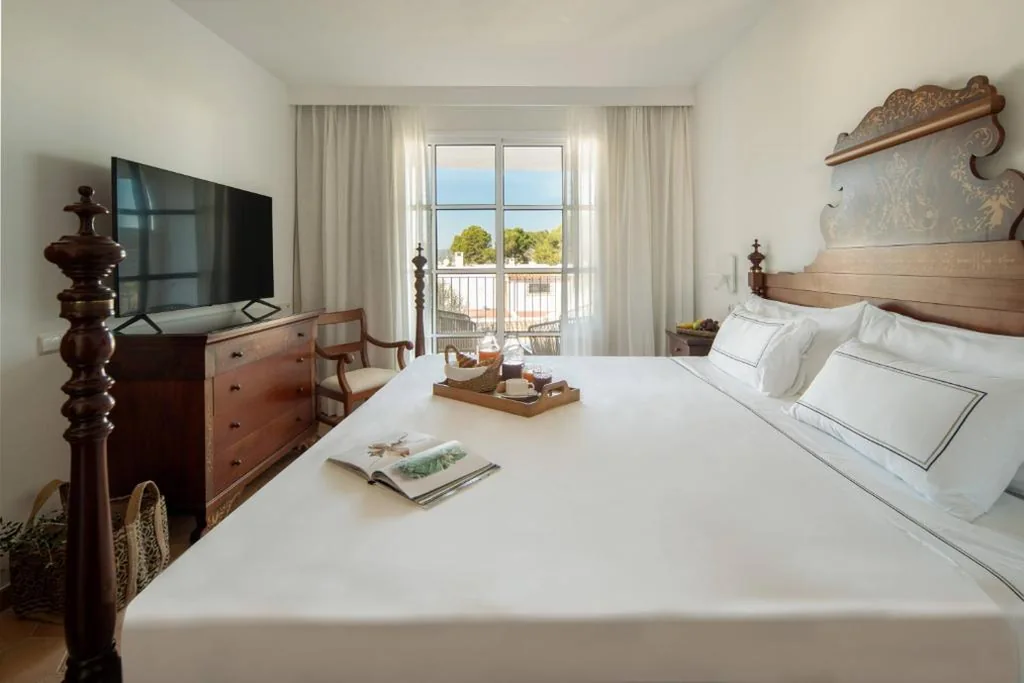 Suite Junior (2 adultos + 2 crianças) — Meliá Cala d'Or Boutique Hotel