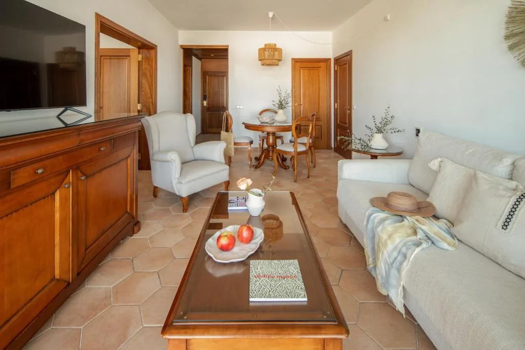 Suite Junior com kitchenette (2 adultos + 2 crianças) — Meliá Cala d'Or Boutique Hotel
