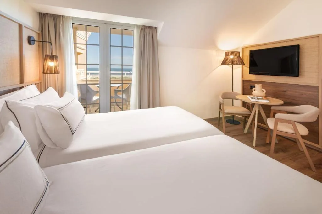 Connecting Family Room with Sea View — Meliá Isla Canela