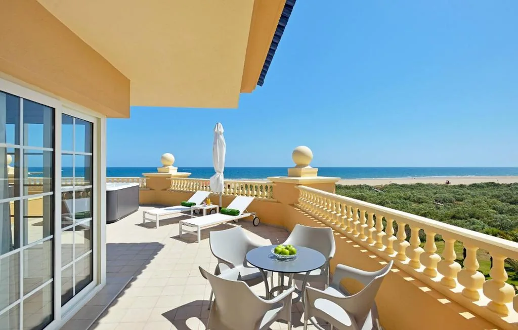 The Level Master Suite with Sea View (2 adults + 2 children) — Meliá Isla Canela