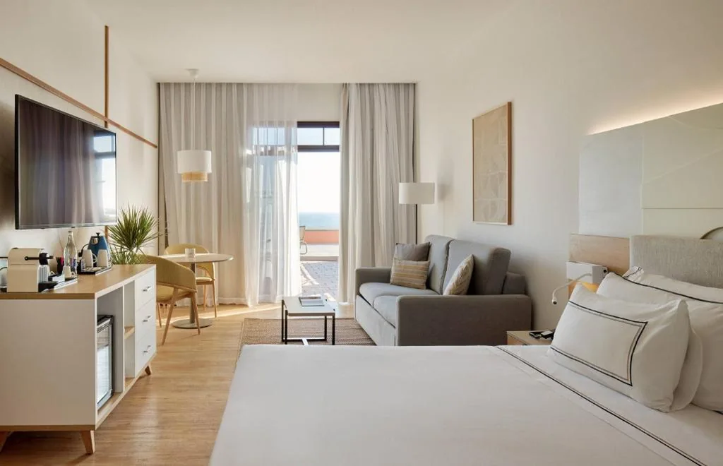 Suite Junior The Level con vistas al mar y terraza solárium — Meliá Jardines del Teide - Adults Only