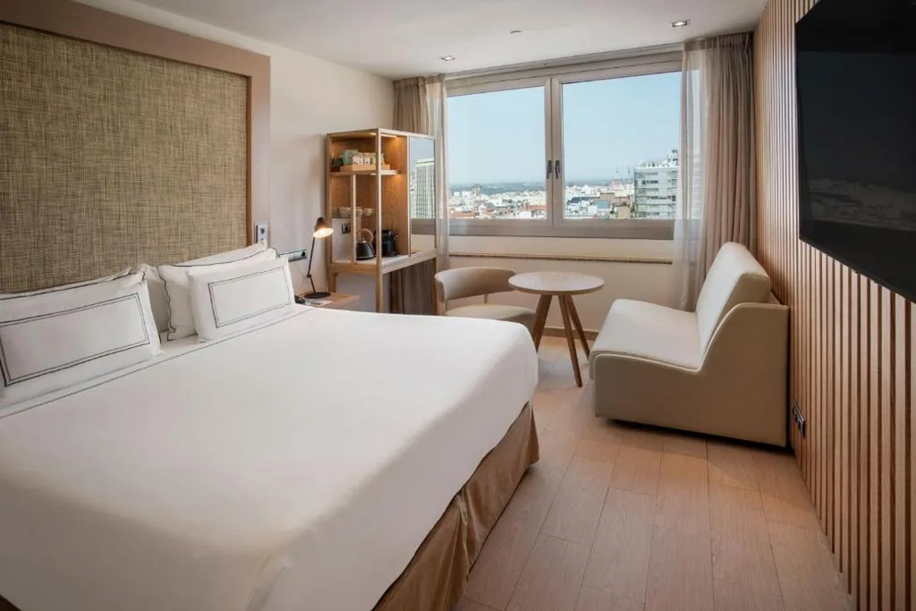 Premium-Zimmer mit Stadtblick und Kingsize-Bett — Meliá Madrid Princesa