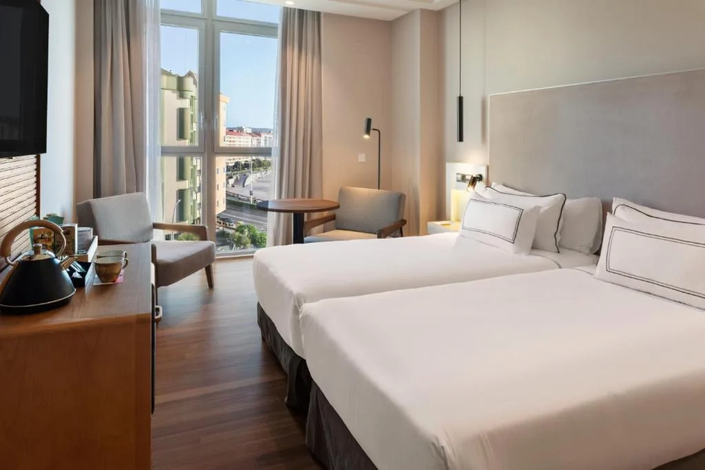 Chambre Deluxe avec vue sur la mer et la promenade — Meliá Maria Pita