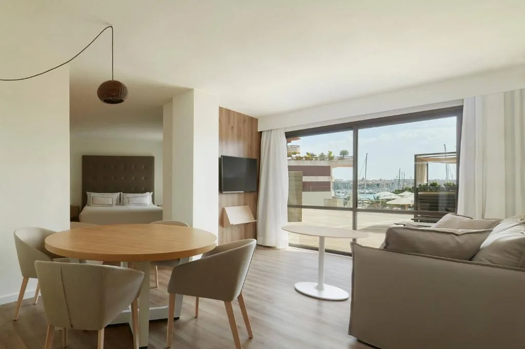 Camera The Level Grand Premium con vista mare e solarium — Meliá Palma Marina