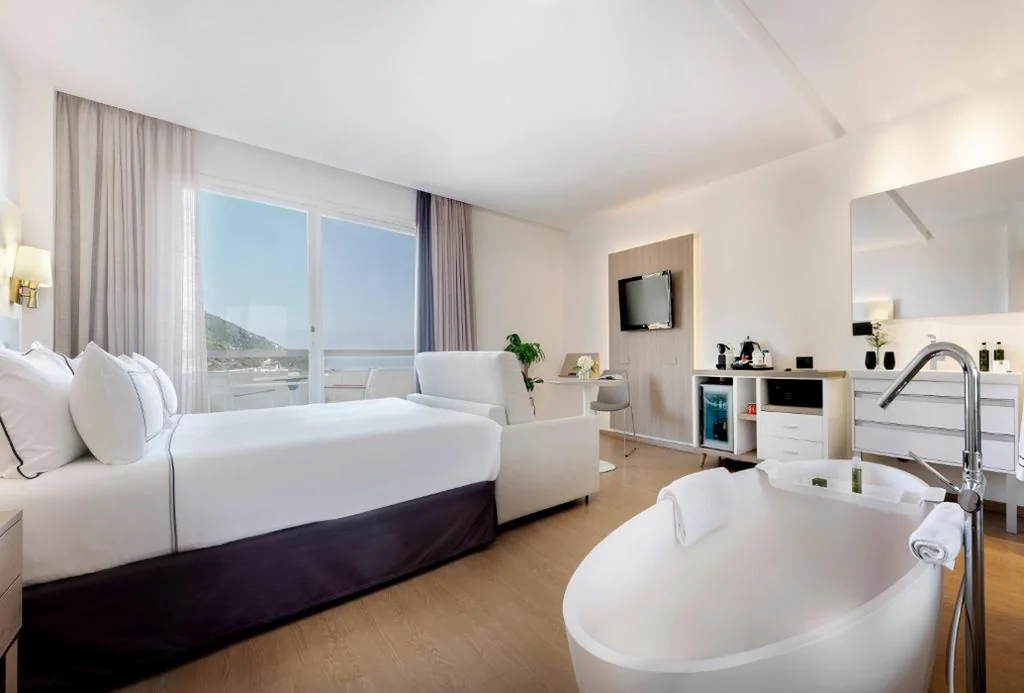 Grand Premium Room with Sea View — Meliá Sitges