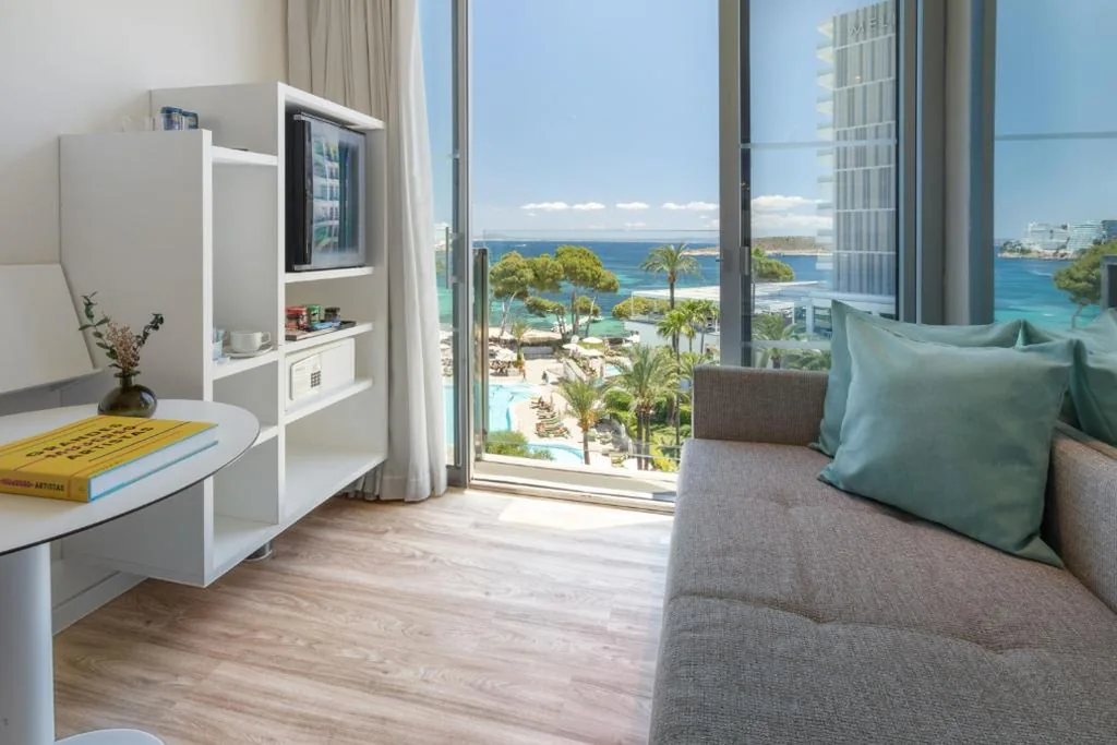 Estándar con vistas frontales al mar — Meliá South Beach