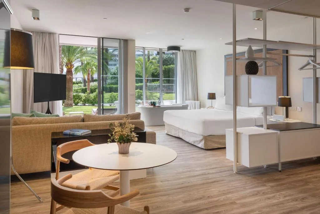 Suite The Level con jardín y bañera al aire libre — Meliá South Beach